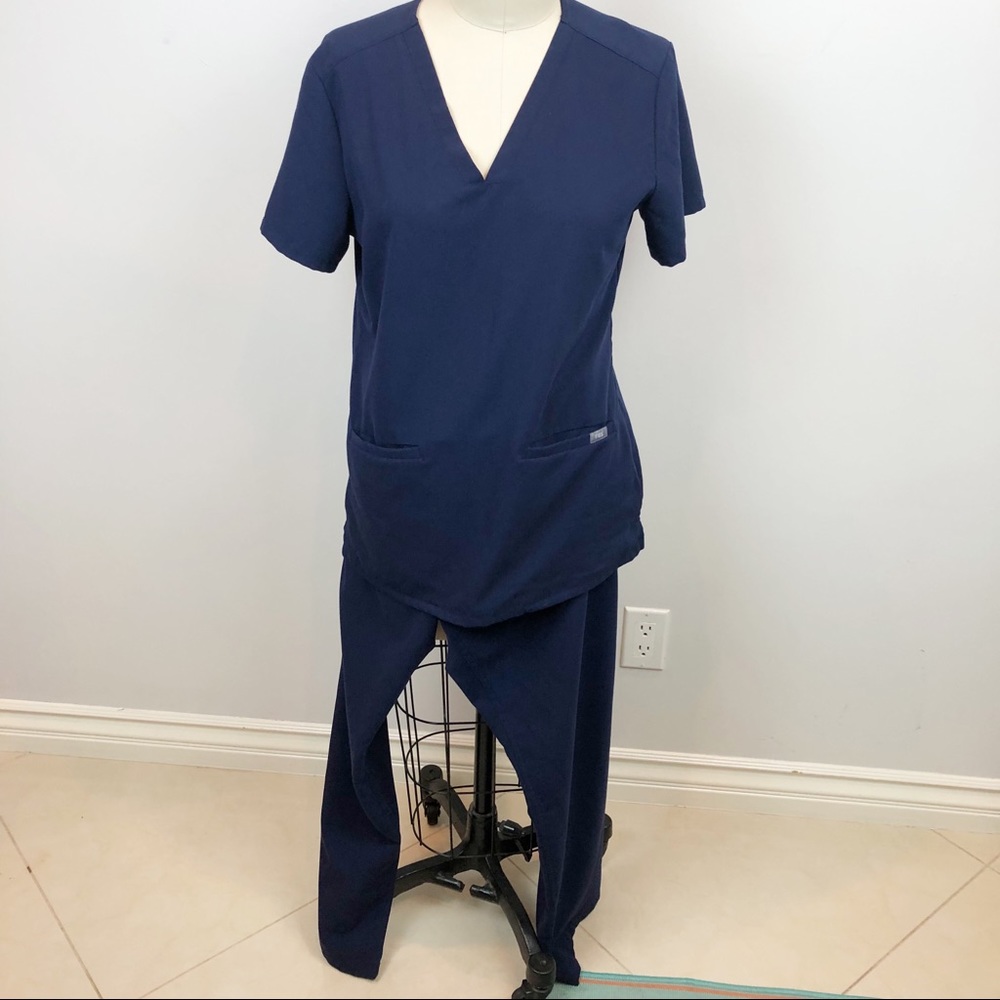 FIGS Casma Top Livingston Bottom Scrub Set Medical - Picture 2 of 15